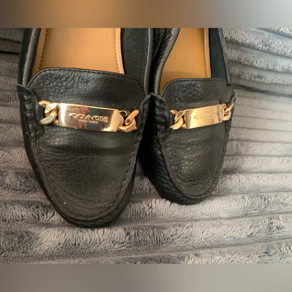 Coach Black Leather Loafers with Gold Chain Accent size 7 Fantastic condition ✅